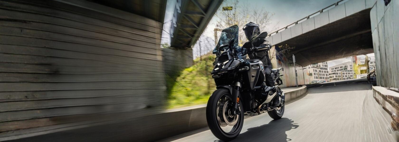 BMW R 1300 GS Adventure Dark Edition : l’excellence de l’aventure