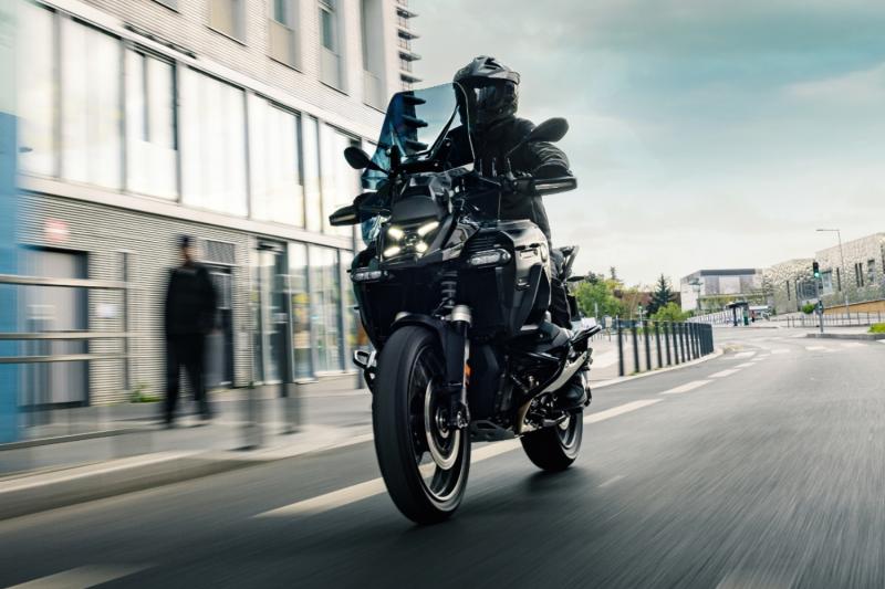 BMW R 1300 GS Adventure Dark Edition : l’excellence de l’aventure'