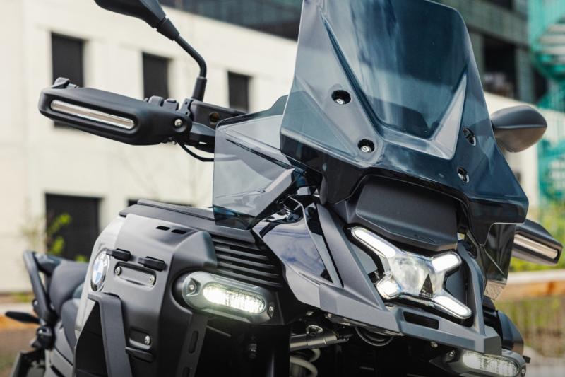 BMW R 1300 GS Adventure Dark Edition : l’excellence de l’aventure'