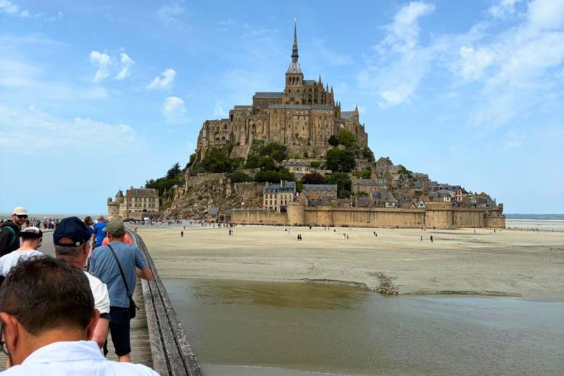 Direction le Mont-Saint-Michel pour la deuxième sortie Riding Days de l’année'