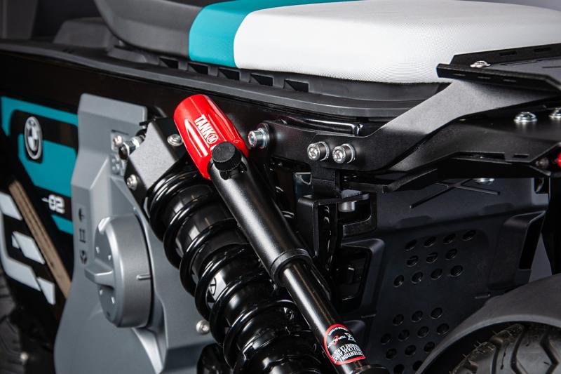 Le BMW CE 02 réinventé avec Horizon Ride et Tank Machine'