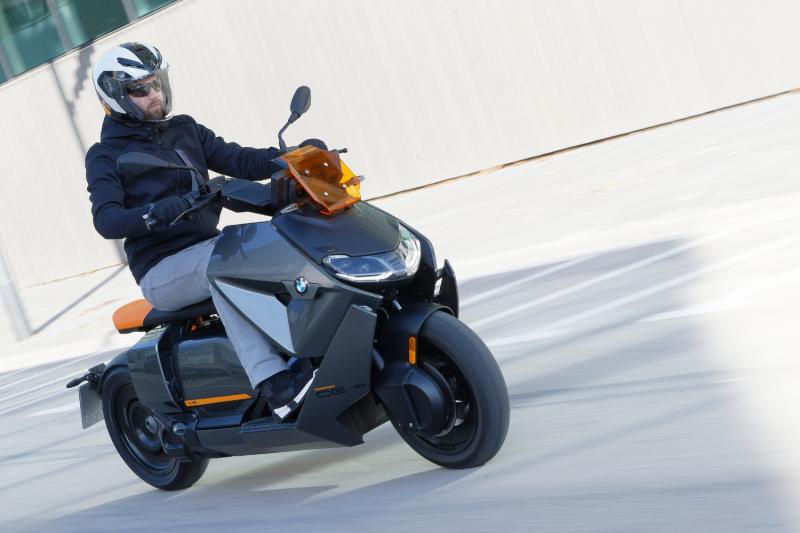 Vivez l’innovation électrique avec BMW : essais exclusifs des CE 02 et CE 04'