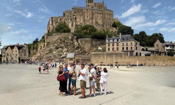 Direction le Mont-Saint-Michel pour la deuxième sortie Riding Days de l’année
